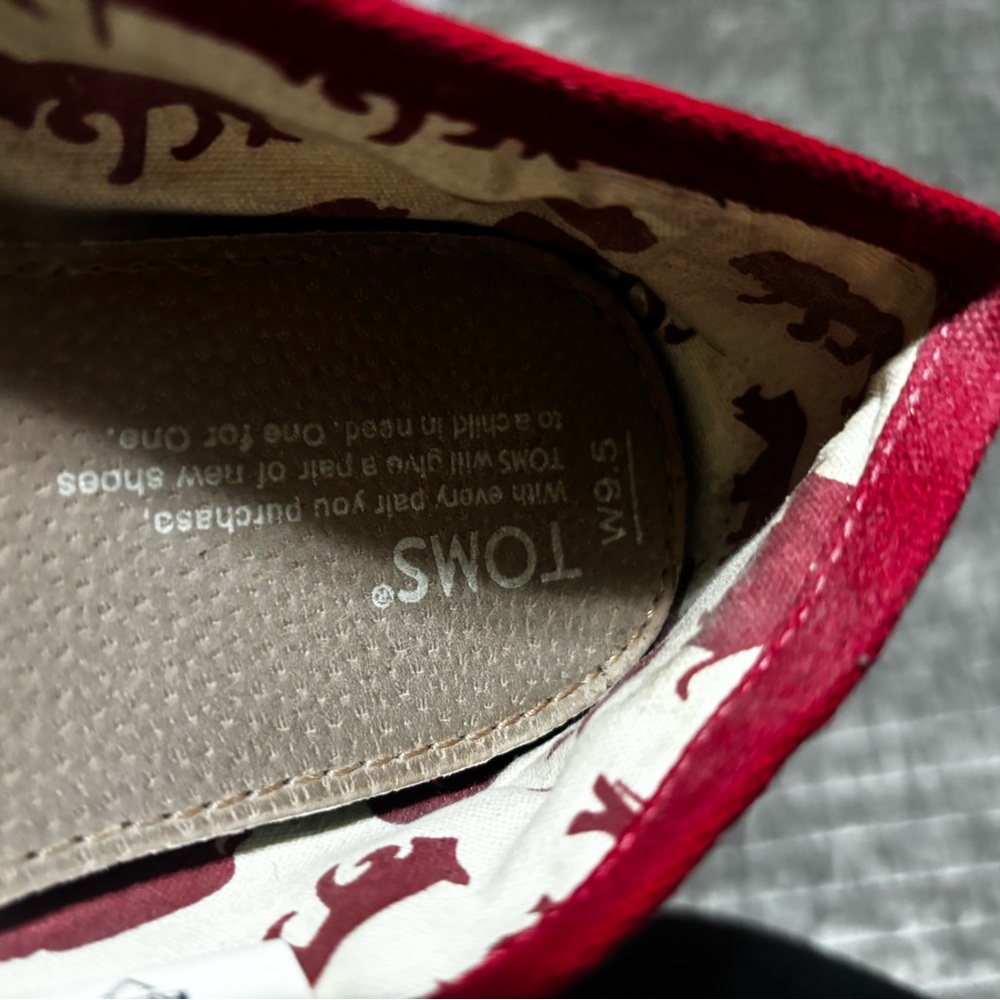 Red Toms Slip on - Picture 5 of 5